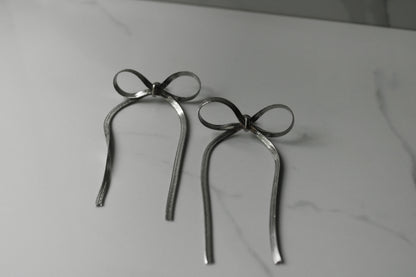 Ribbon Drop Earring