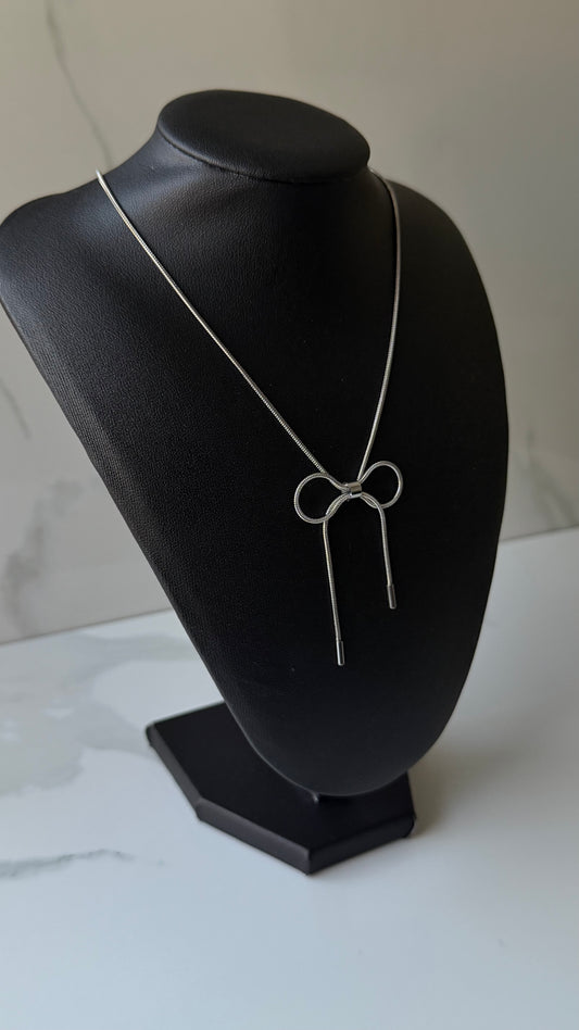 Bow Necklace